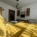 Sara *