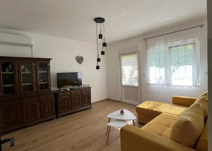 Apartament Sara *